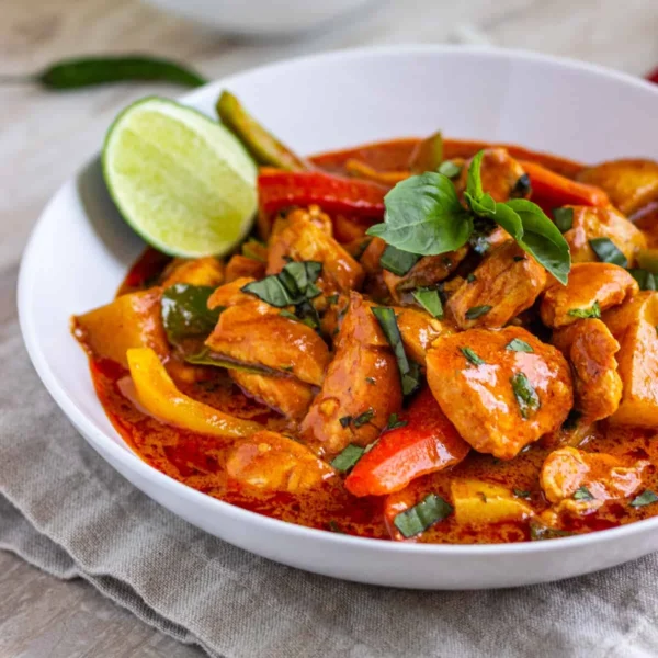 Rotes Curry mit Poulet